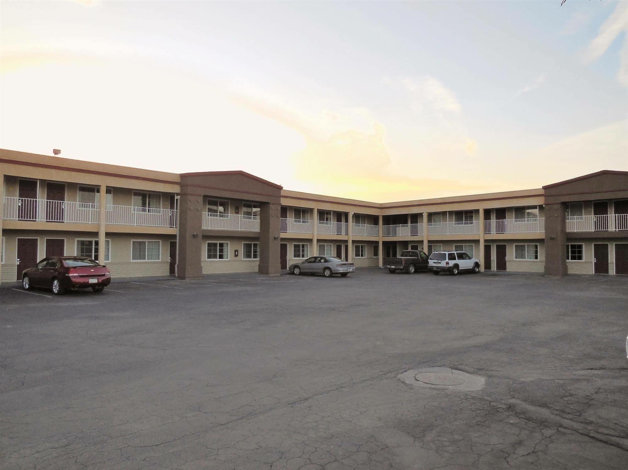 Americas Best Value Inn Hanford Exterior foto
